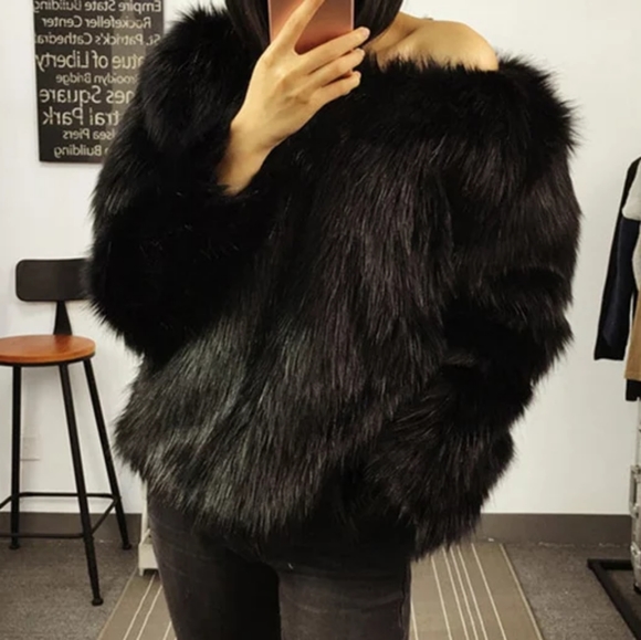 Jackets & Blazers - Black faux fur off shoulders